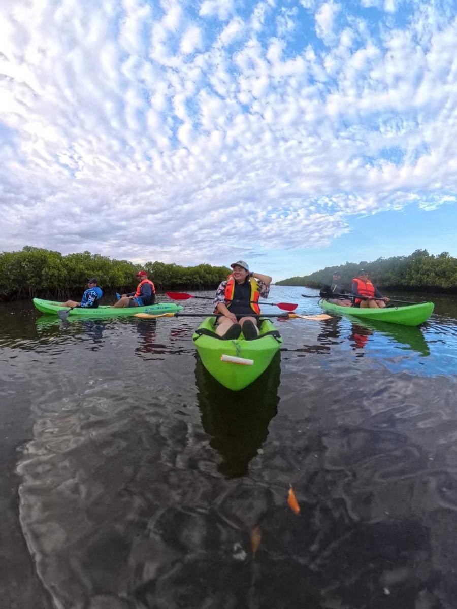 Grupo completo al terminar el recorrido en kayak