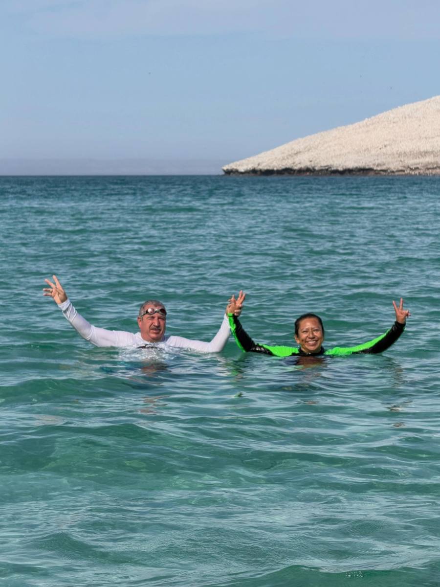 Snorkel entre peces en Bahía Gaviota